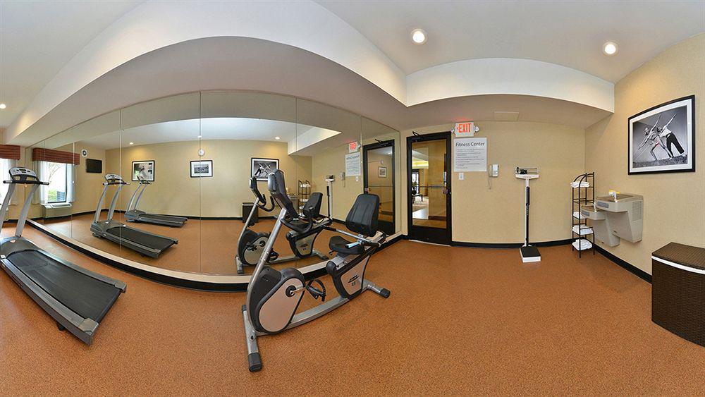 Holiday Inn Express Hotel & Suites Petersburg/Dinwiddie By Ihg Екстериор снимка